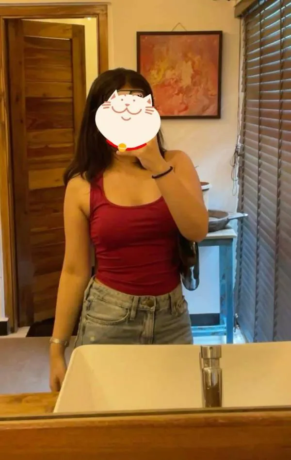 Navinna,delkada,Nugegoda  Unmarried slim girl... Without condom suck ok  additional pay  F