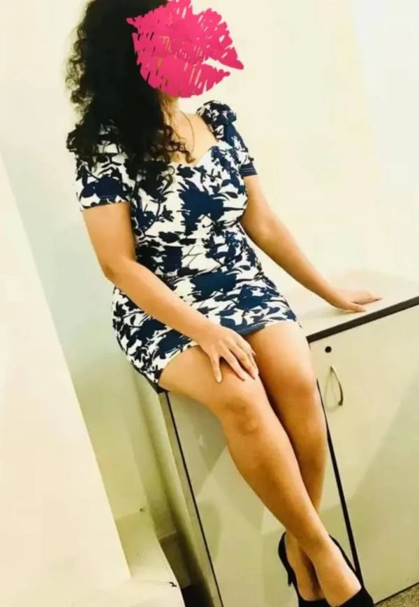 Hot girl at Kiribathgoda කිරිබත්ගොඩ hunupitiya | Lanka Ads New