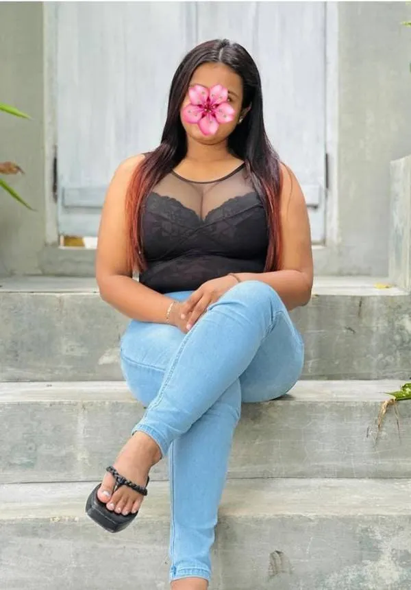 Hot girl at NAWALA  NUGEGODA   NARAHENPITA | Lanka Ads New