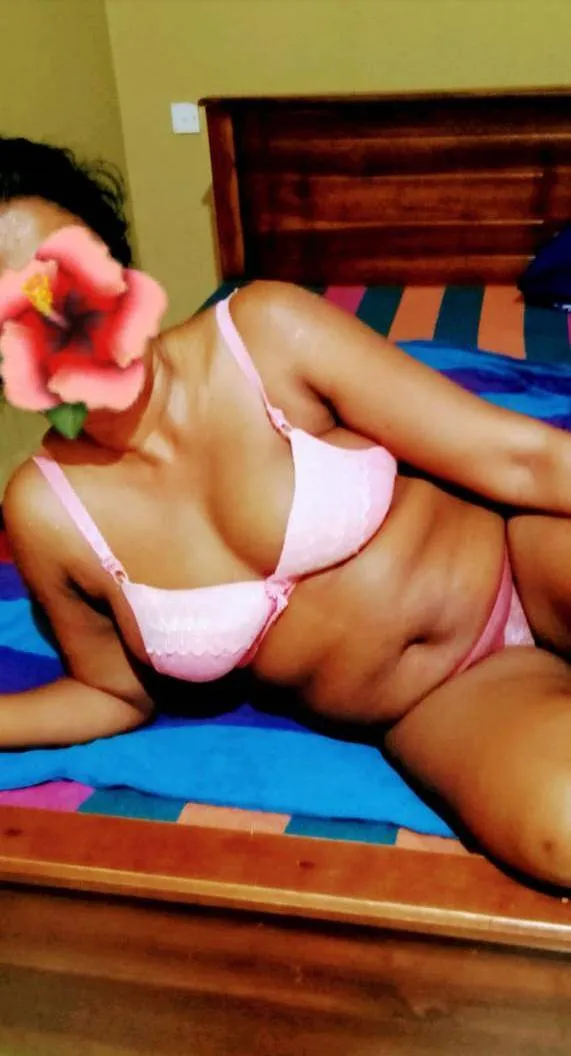 Real Photo Real Girl Beautiful Girl Cam Show And Couple Can Show Available | Lanka Ads New