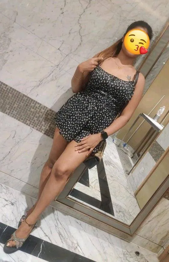 sexy girl at Bambalapitiya බම්බලපිටය. | Lanka Ads New