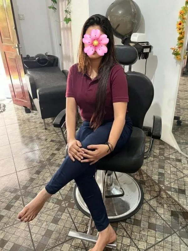 Salon girlMOUNT LAVINIA / DEHIWALA Real Photo ගල්කිස්ස HI IM ROSHEL 0760204588 (age 22) ge