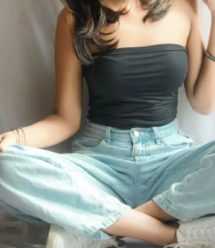 සුදු කෙට්ටු පොඩි කුක්කු තියන කෙල්ලෙක් | Lanka Ads New