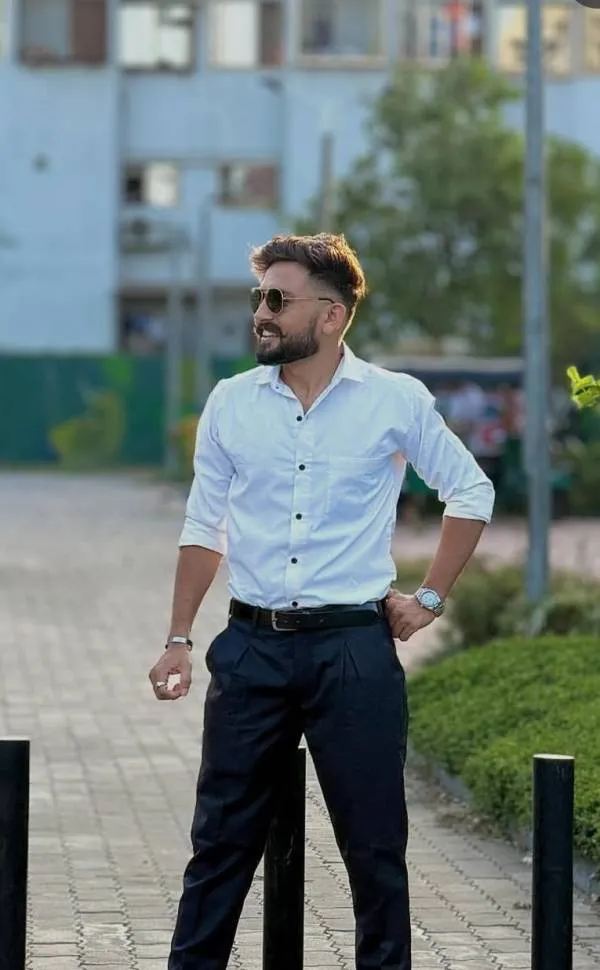 I'm oshitha, I'm Sinhala boy. 30 years old handsome, straight, energetic and very clean ma