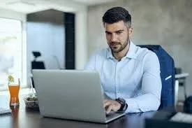 Hi! I'm a 35-year-old businessman looking for a genuine, private & discreet relationship w
