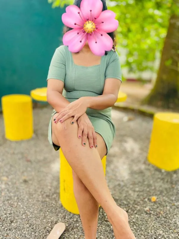 new girl with a sexy figure and very friendly | Lanka Ads New