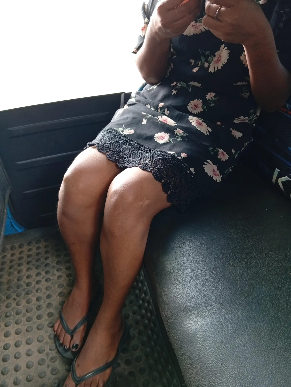 මම නුවන් මගේ වයිෆ් අමන්දි අපි එක්ක 3som සැපක් ගන්න ආස අය කතා කරන්න.