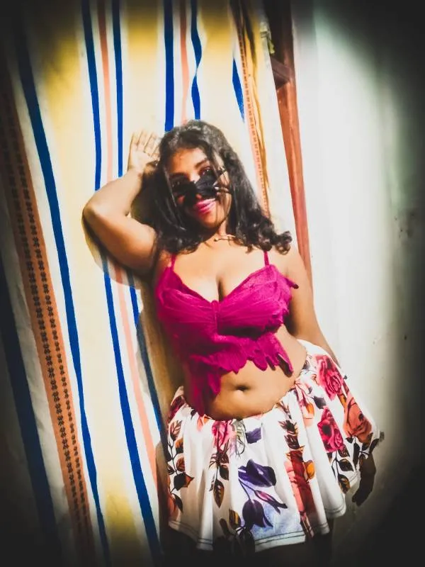 ලස්සන කෙල්ලක් එක්ක කතා කරන්න,Fun ඒකක් ගන්න එන්න Call එකට. | Lanka Ads New
