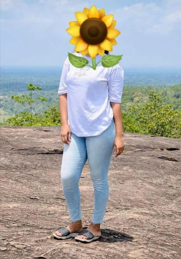අතේ තියෙන ගානට සුපිරි සැපක් හොයන කෙනෙක් නම්, Whatapp & Telegram Msg එකක් දාලා සෙට් වෙන්න |