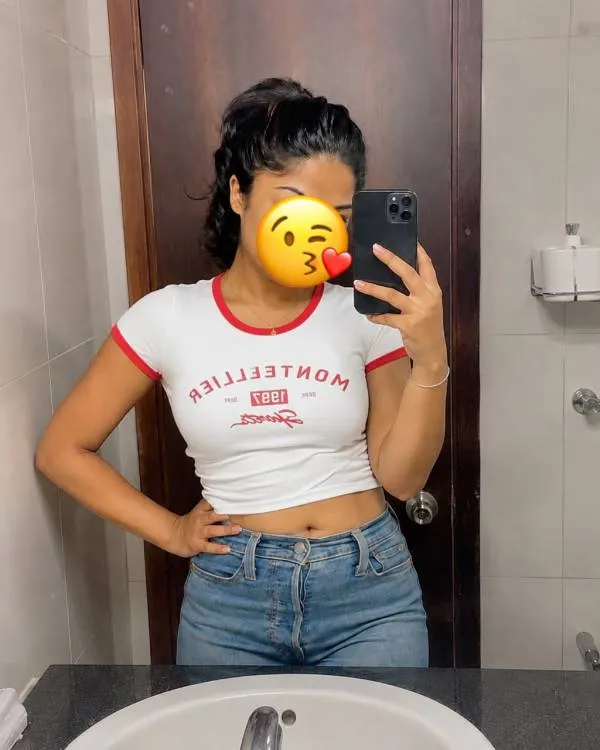 Meet වෙන්න මම නුගේගොඩ කොට්ටාව හෝ මහරගම අවටින් hotel room එකක් book කරල තැන කිව්වොත් මට එතනට එන්න පුළුවන්. Private place වලට visit කරන්නෙ නැත.
