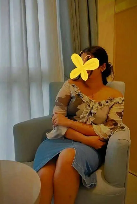 Waligama වැලිගම ලස්සන කෙල්ලෙක්