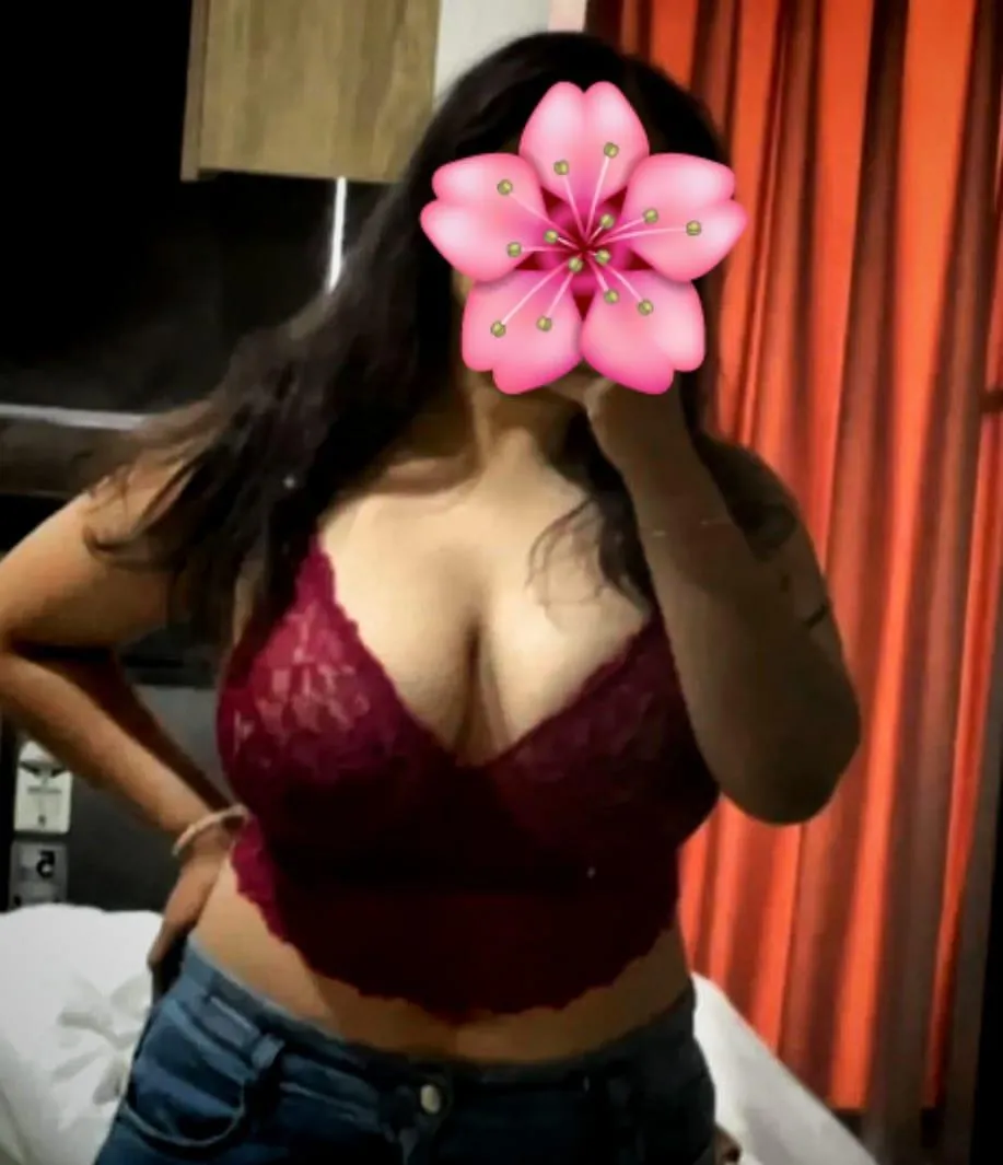 CHUBBY GIRL BIG ASS BIG BOOBS NETHULI 7500/= කොට්ටාව පන්නිපිටිය හෝමාගම මාකුඹුර