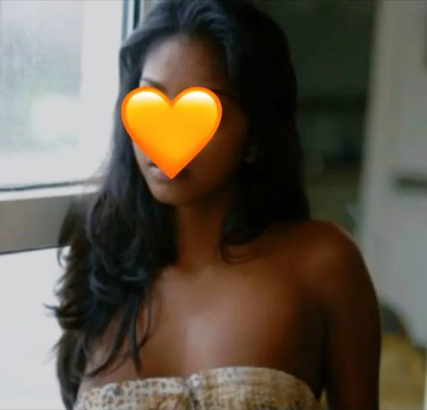 තලෙළු පොඩි කෙල්ලෙක්