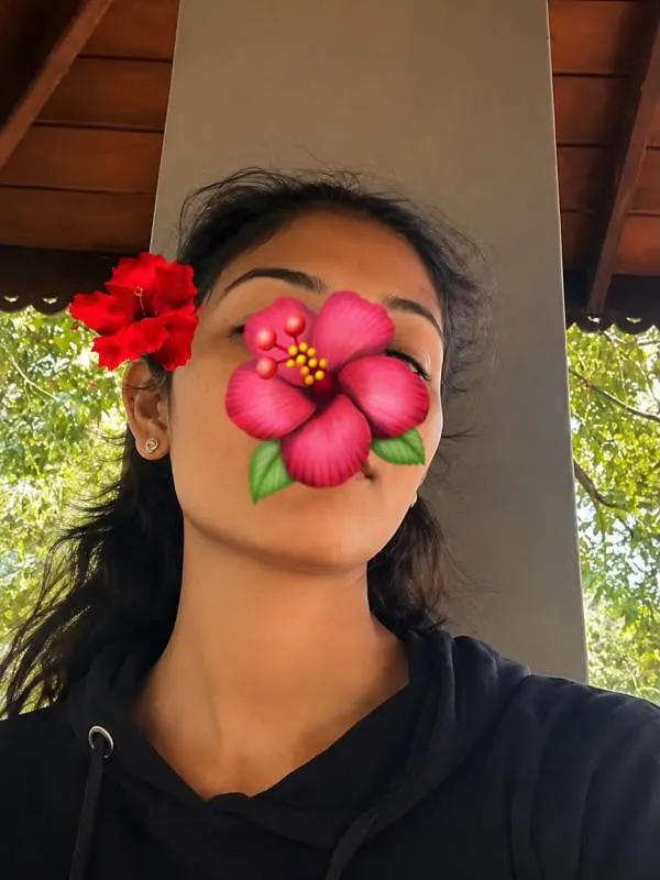 Real photo attached. Age 22, Slim & hot, Fair skin friendly and cute girl | Lanka Ads New
