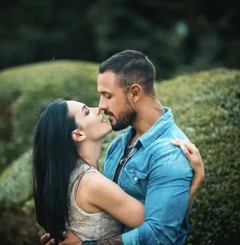 ජීවිතය බෙදාගන්න හොඳ හිතක් තියෙන කෙනෙක් හොයනවා