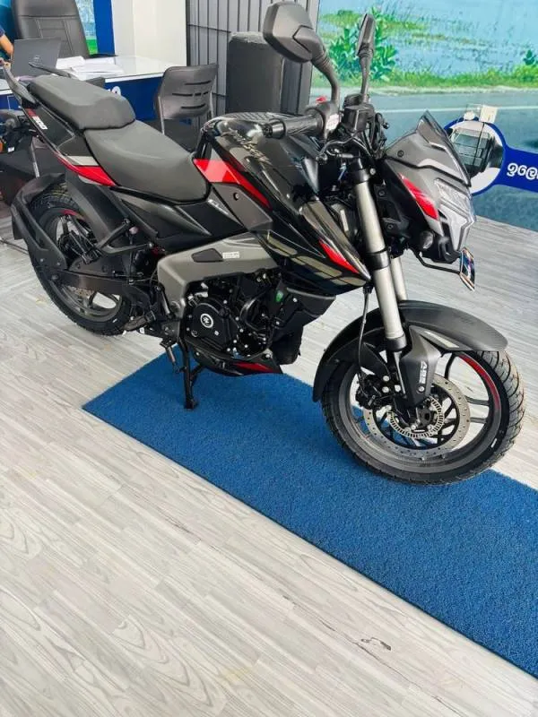 Experience the power, style & performance of the legendary Pulsar NS200! | Lanka Ads New