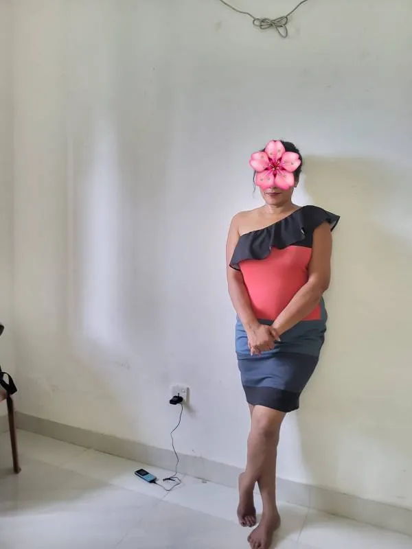 KOTTAWA HOMAGAMA GODAGAMA BEAUTIFUL SLIM TALL GIRL එන්න ඇත්තම PHOTO දාලාතියෙන්නේ FULL SERV