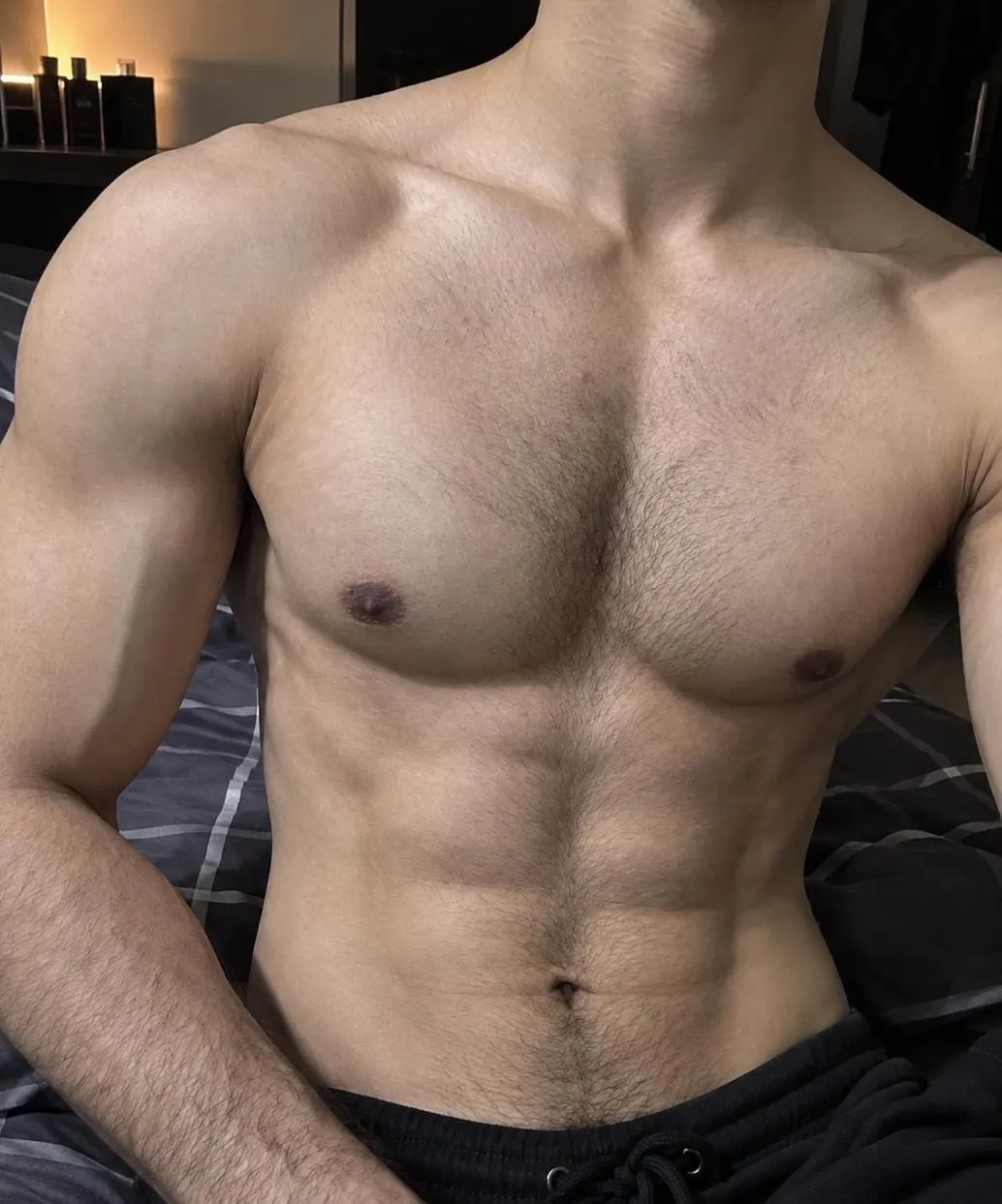 මම fair / Skin එක white, clean & well-groomed boy කෙනෙක්. වයස 23යි.